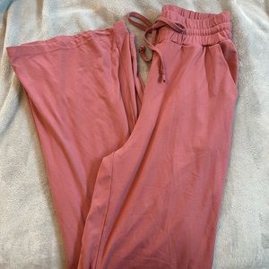 Comfy pink jawstring pants, never worn!